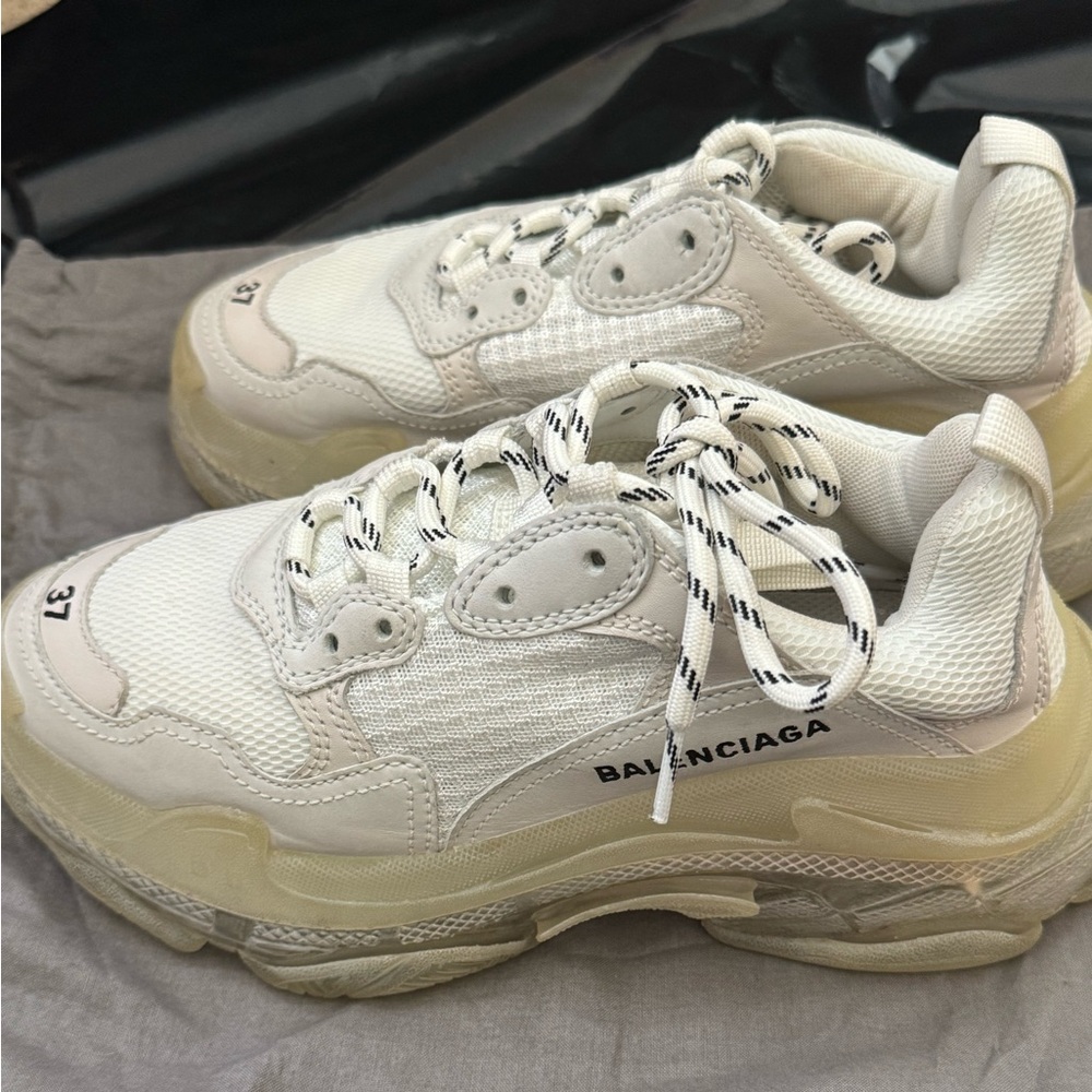 Balenciaga  Size  37 100% Authentic!!!! Only Worn Twice Excellent Condition